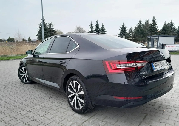 Skoda Superb cena 72900 przebieg: 125000, rok produkcji 2015 z Pakość małe 596